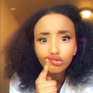 Meet your Posher, Amina